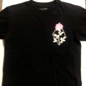 Empire shirt with a thorn rose